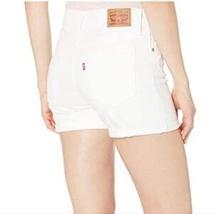 Levi’s - Mid length distressed shorts